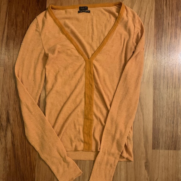 Urban Outfitters V-Neck Long Sleeve - Picture 1 of 4